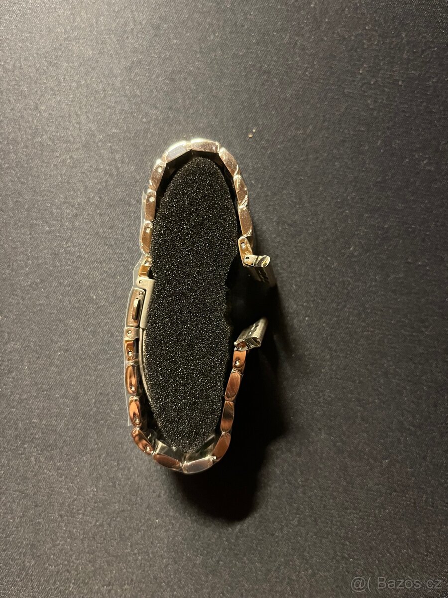 Prodám nový Spigen Modern Fit Silver Apple Watch - 3