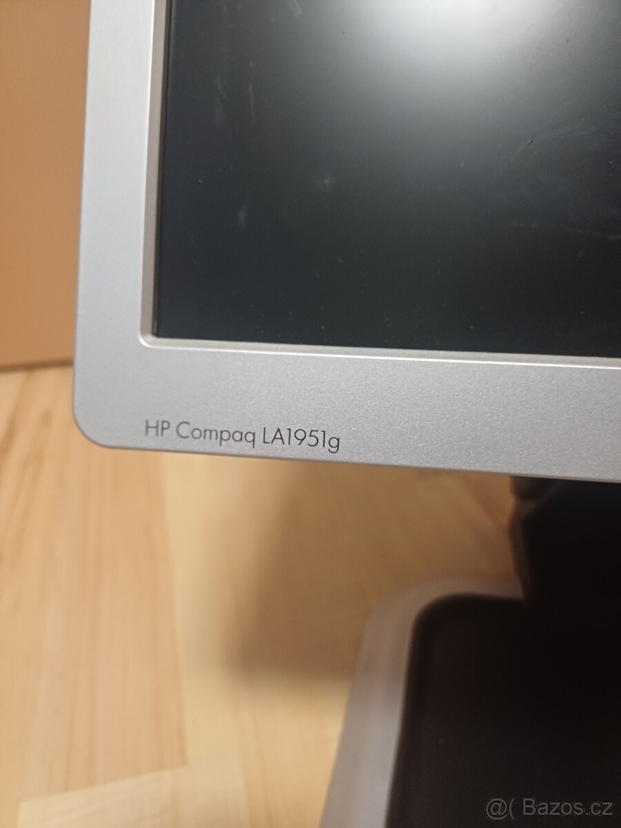 HP Compaq LA1951g - 3