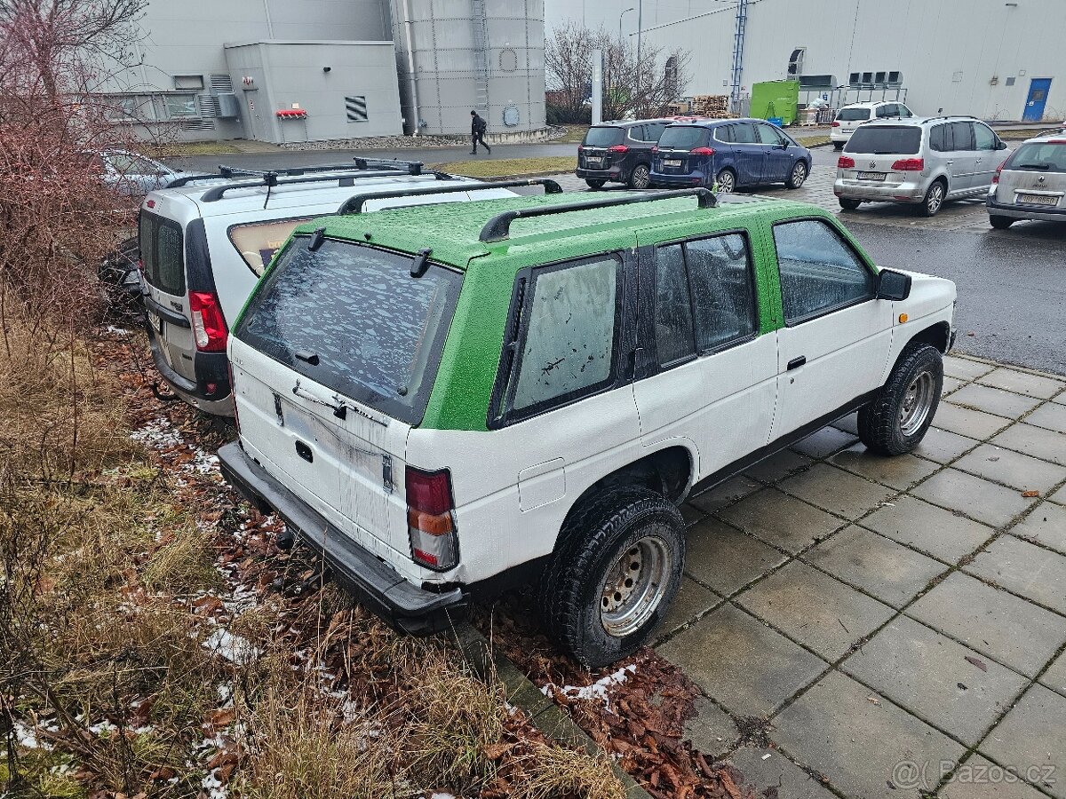 Nissan Terrano 1 - 3