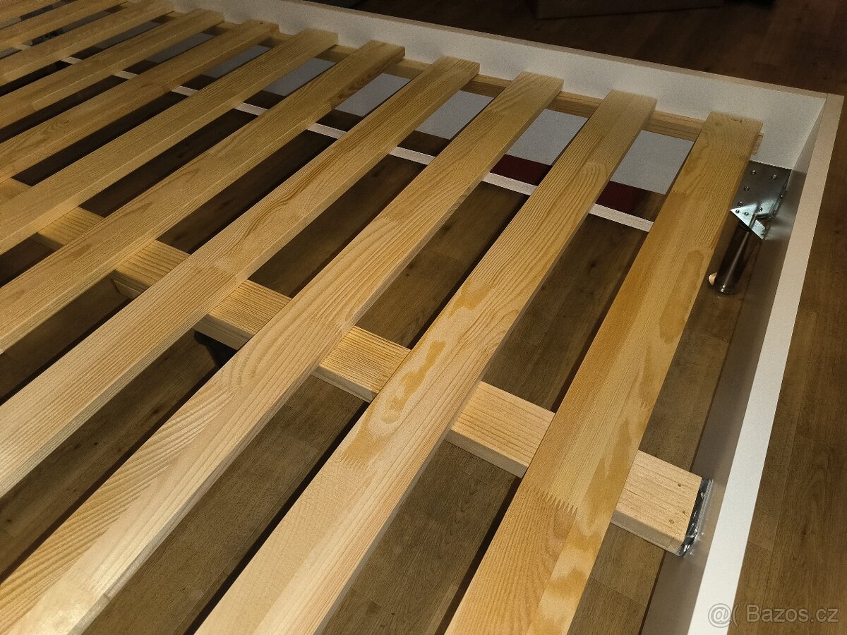 Více druhů postelí - 3