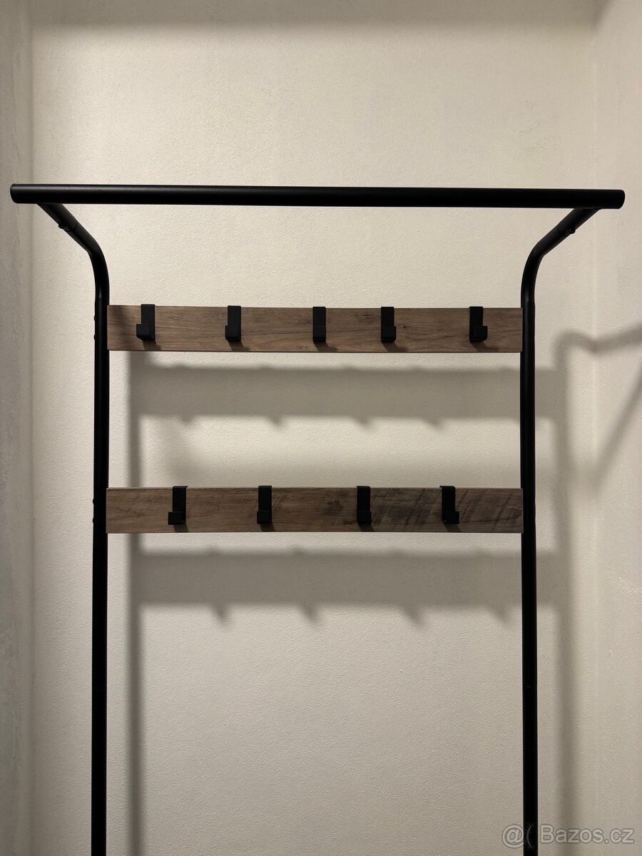 Věšák - 3