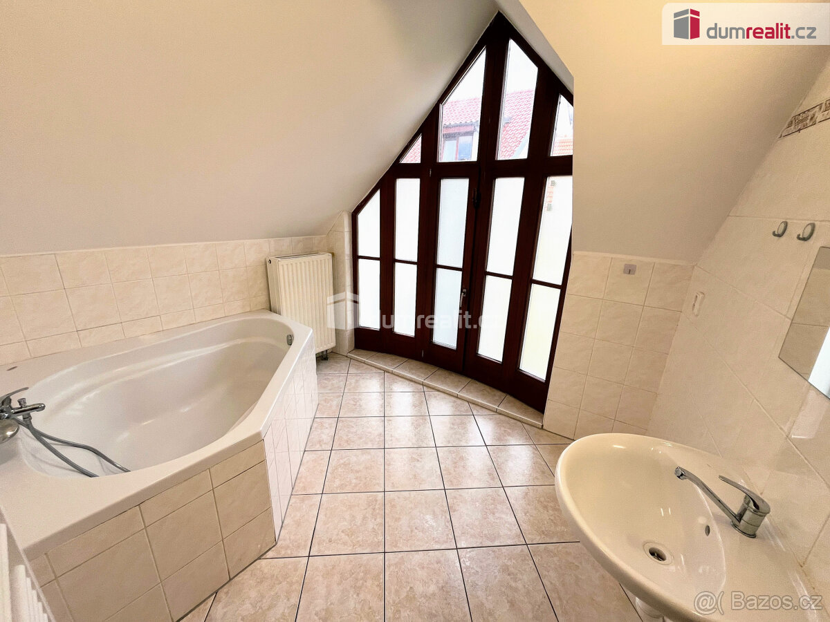 Pronájem bytu 2+kk o výměře 60 m2 v centru Uhetrského Hradiš - 3
