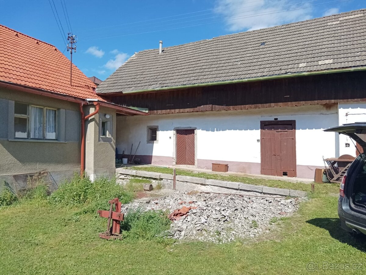 Rodinný dům - zemědělská usedlost s pozemky 6,2ha - 3