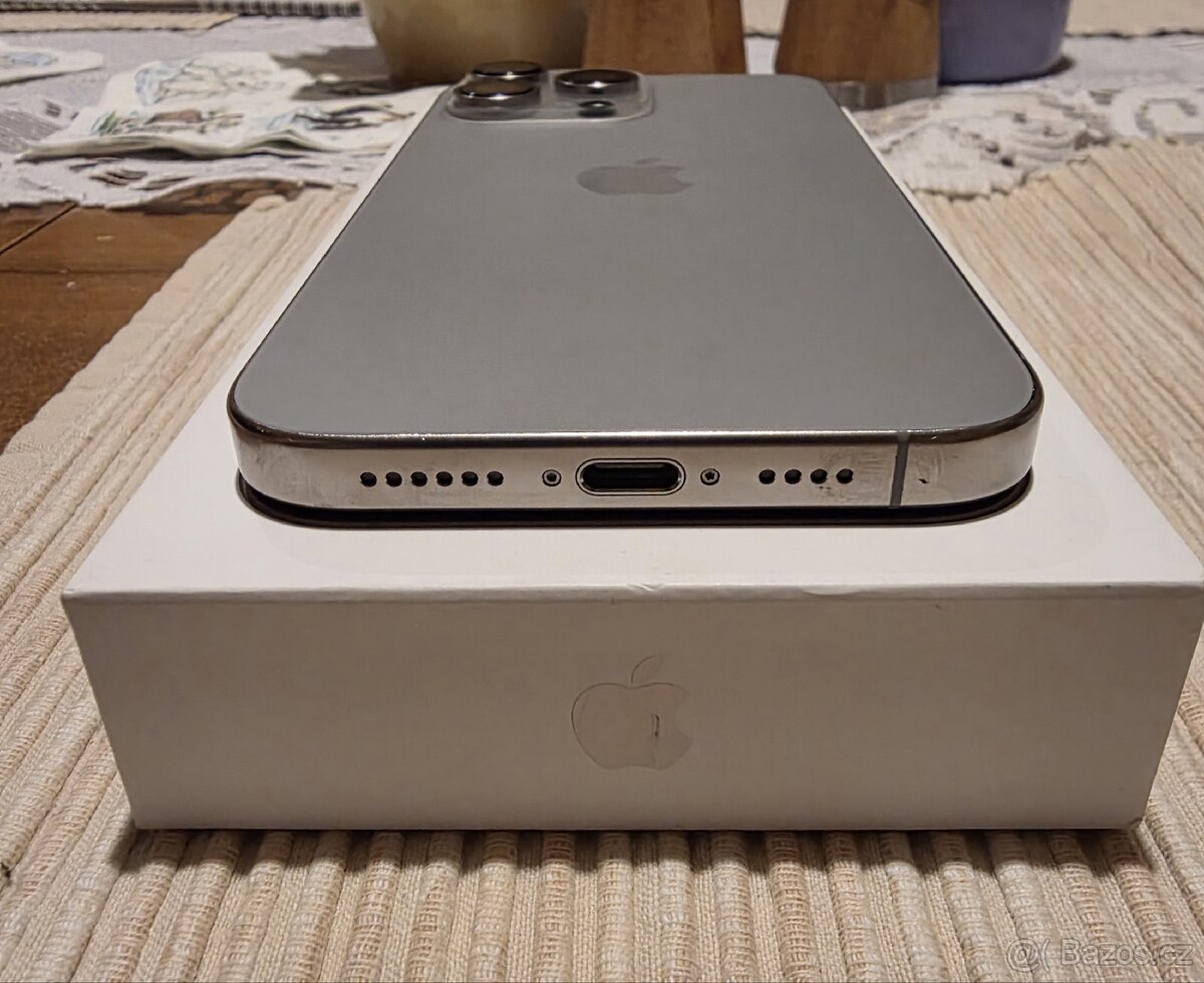 Apple iPhone 16 Pro Max 256 GB - Baterie 100% - 3