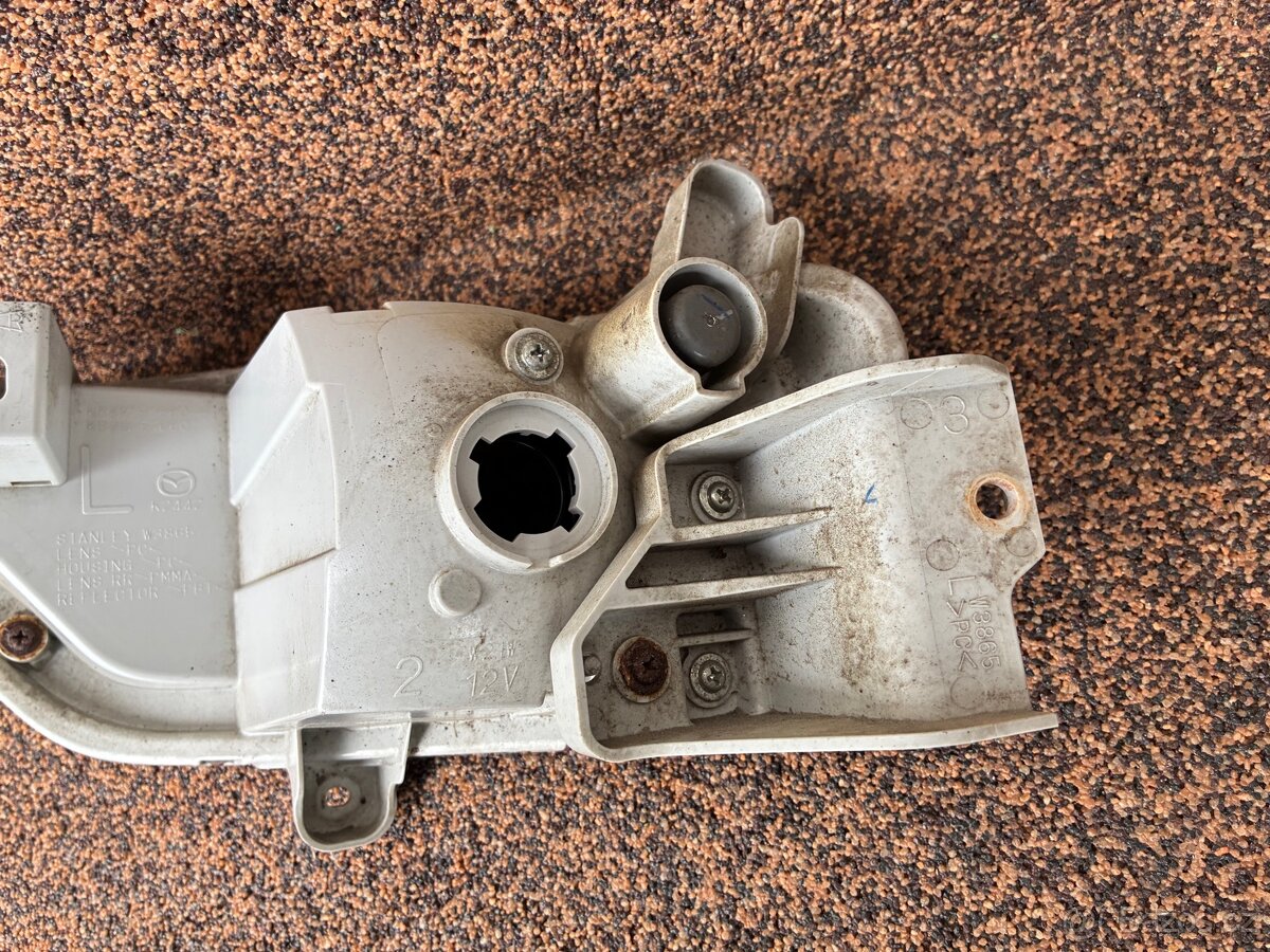 Mazda CX-5 KF levá zadní mlhovka - 3