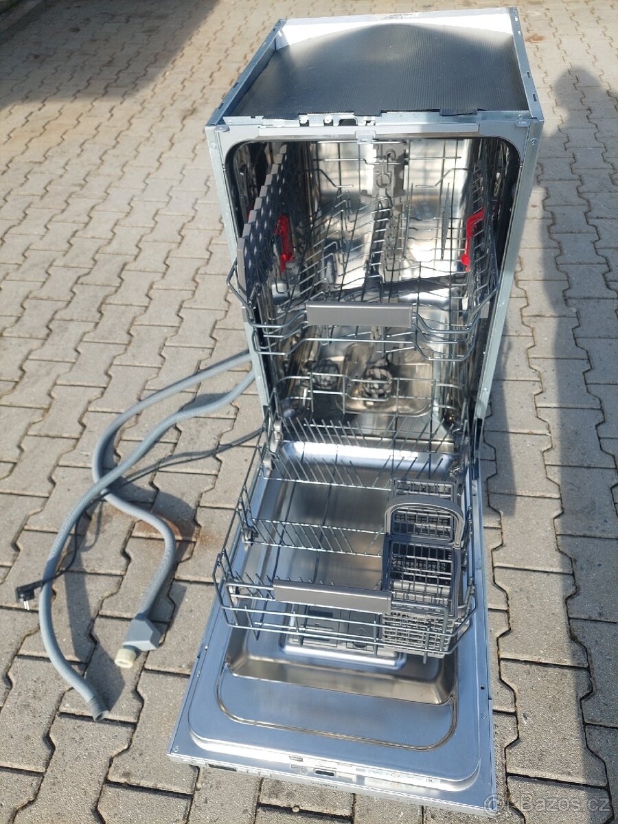 Myčka Whirpool vestavěná 45 cm - 3