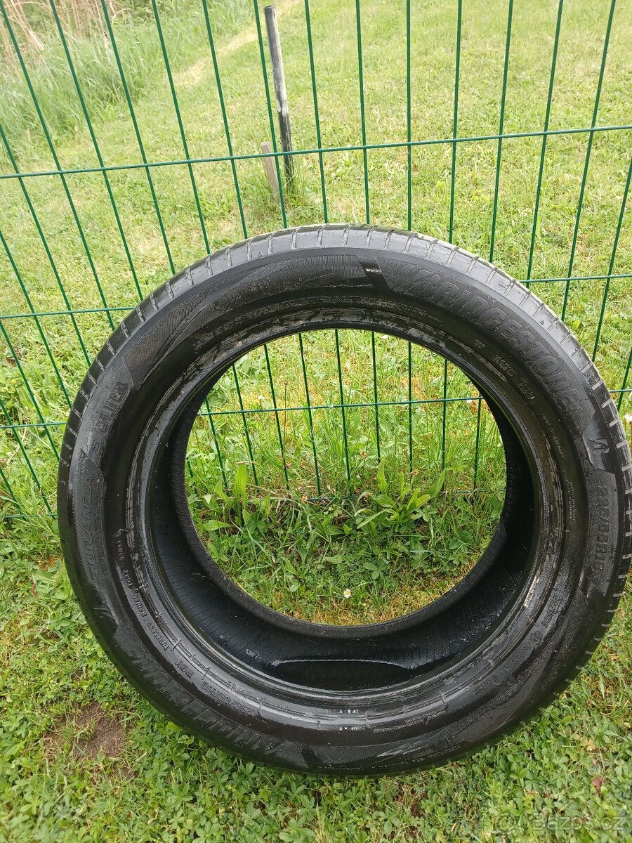 Bridgestone 225/55R18 - 3