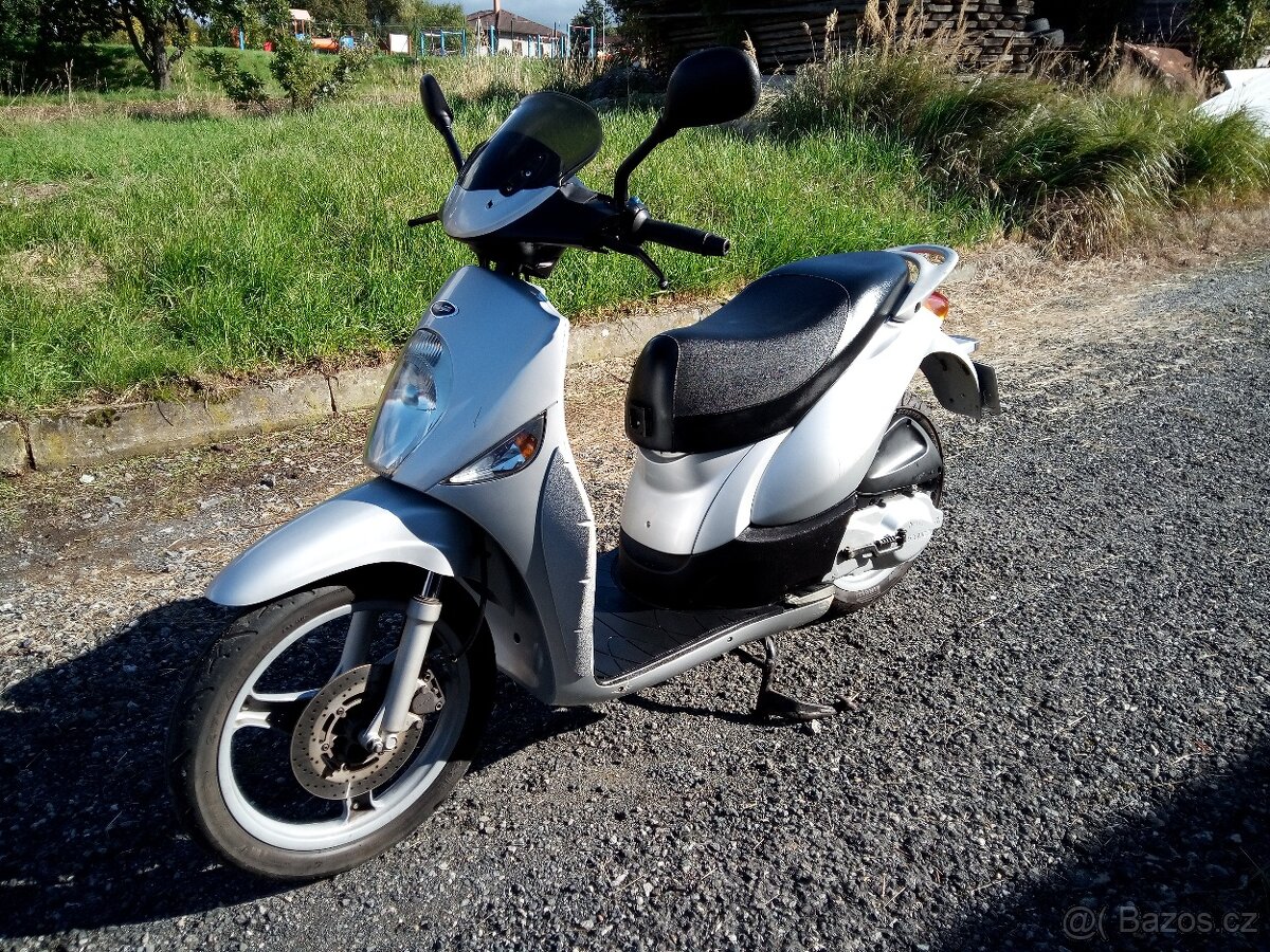 Prodám skútr MALAGUTI CIAK 150 4T r.v 2002 - 3