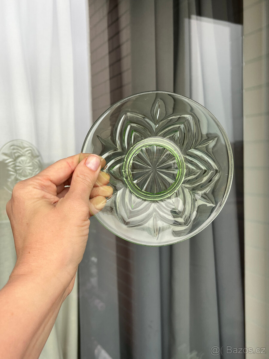 Starožitný talířek 14.5 cm, uranové sklo - 3