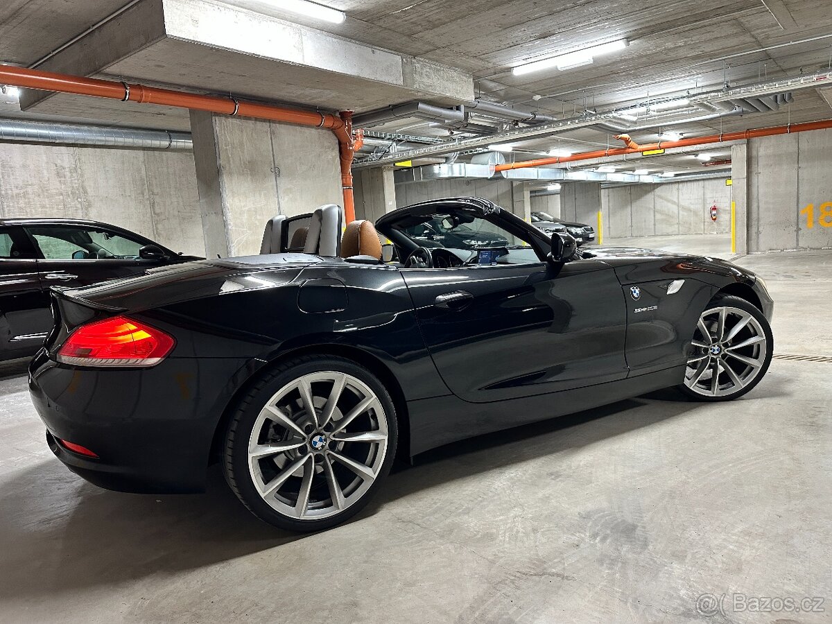 BMW Z4 sDrive 23i E89, schwarz metallic + hnědá kůže, výbava - 3