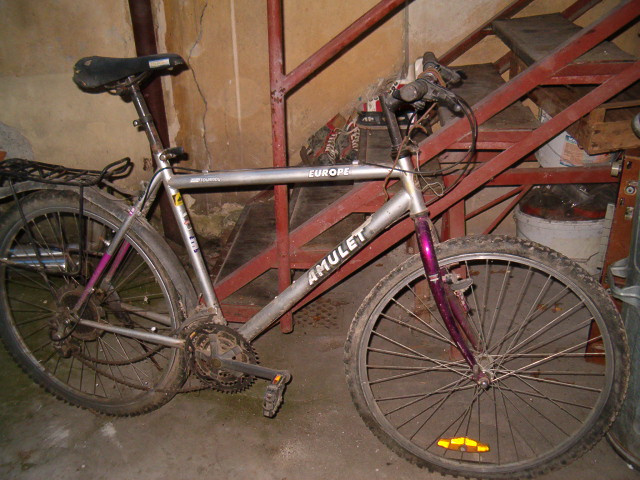 Starší jízdní kola, šlapka, pumpička, blatník, klíče - 3