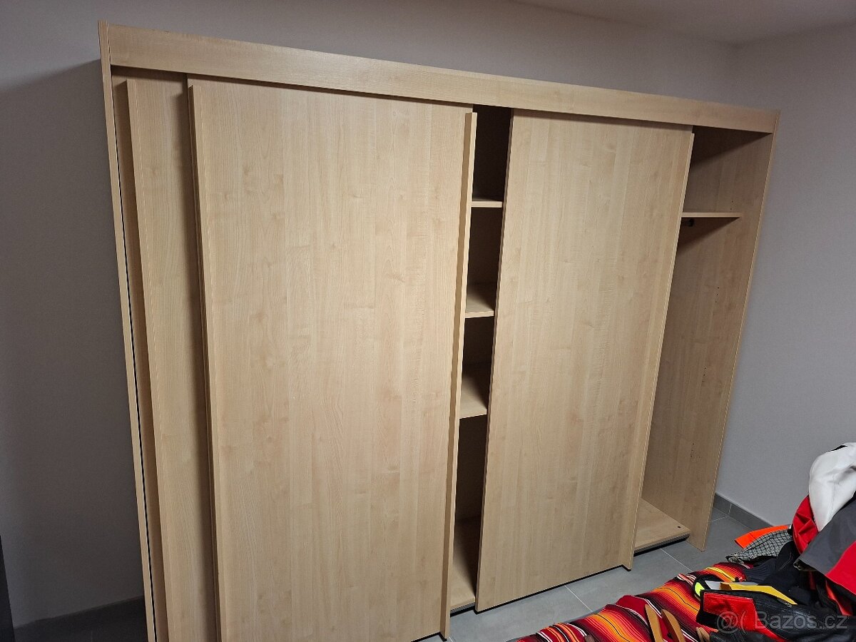 PRODAM ŠATNÍ SKŘÍŇ - 3