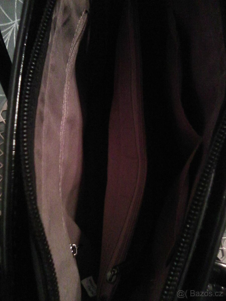 Krásná černá kabelka imitace krokodýla, lakovaná, NOVÁ - 3