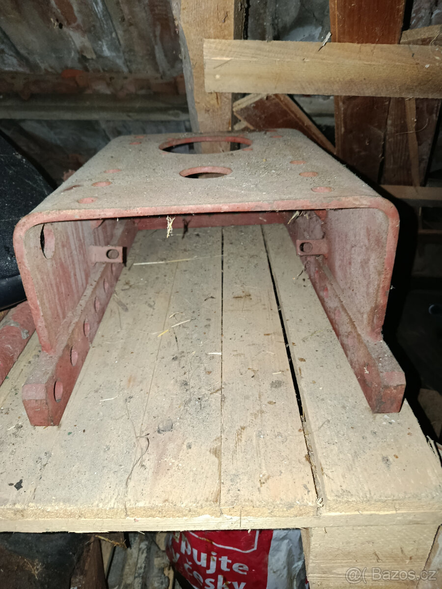 Horní závěs ZETOR - 3