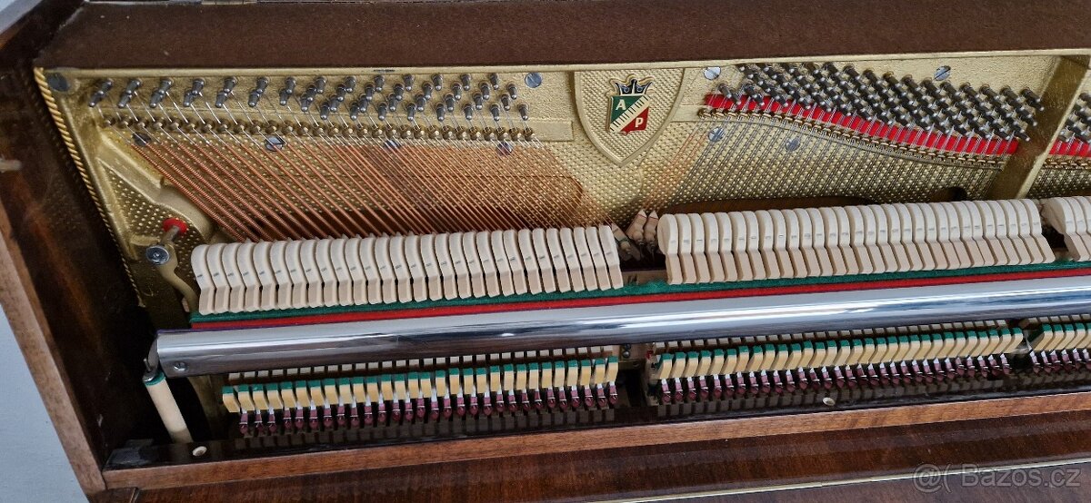 Piano Petrof K114 - 3