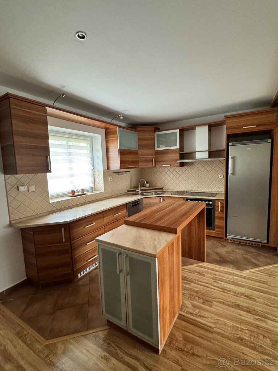 Kuchyne + jídelna a obývák - 3