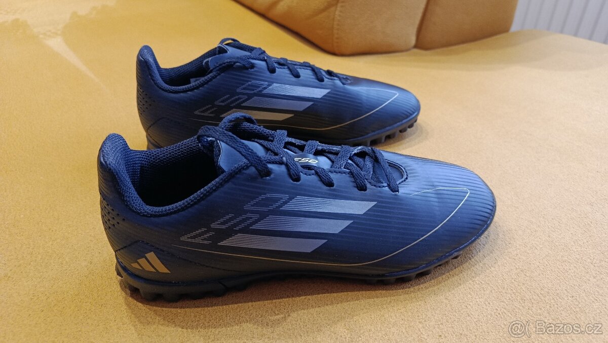 Turfy značky Adidas - 3