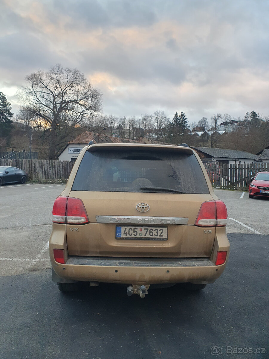 Toyota Land Cruiser 200