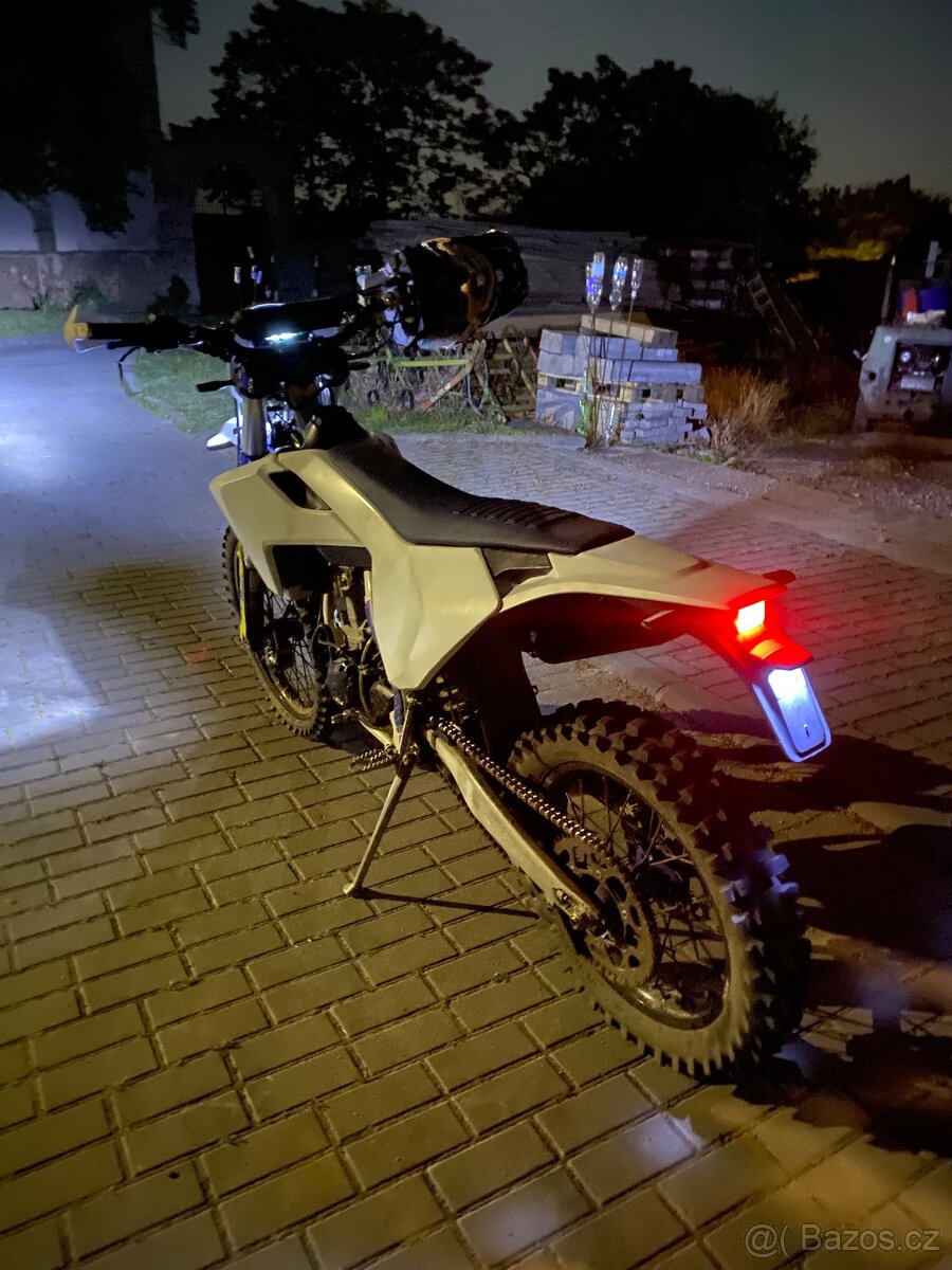 250