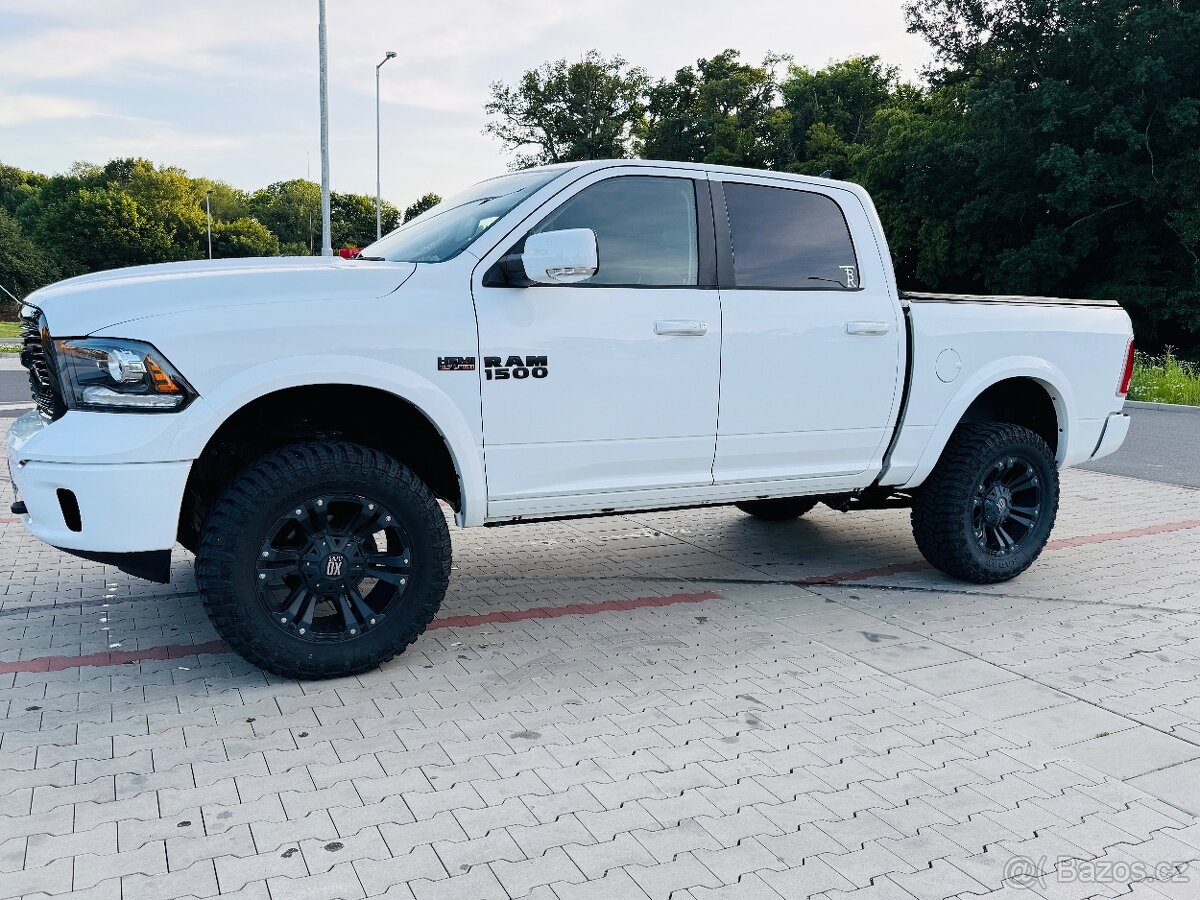 Dodge Ram 1500 Laramie Crew Cab