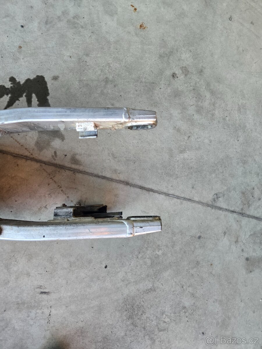 Zadní kyvna vidlice husqvarna 125