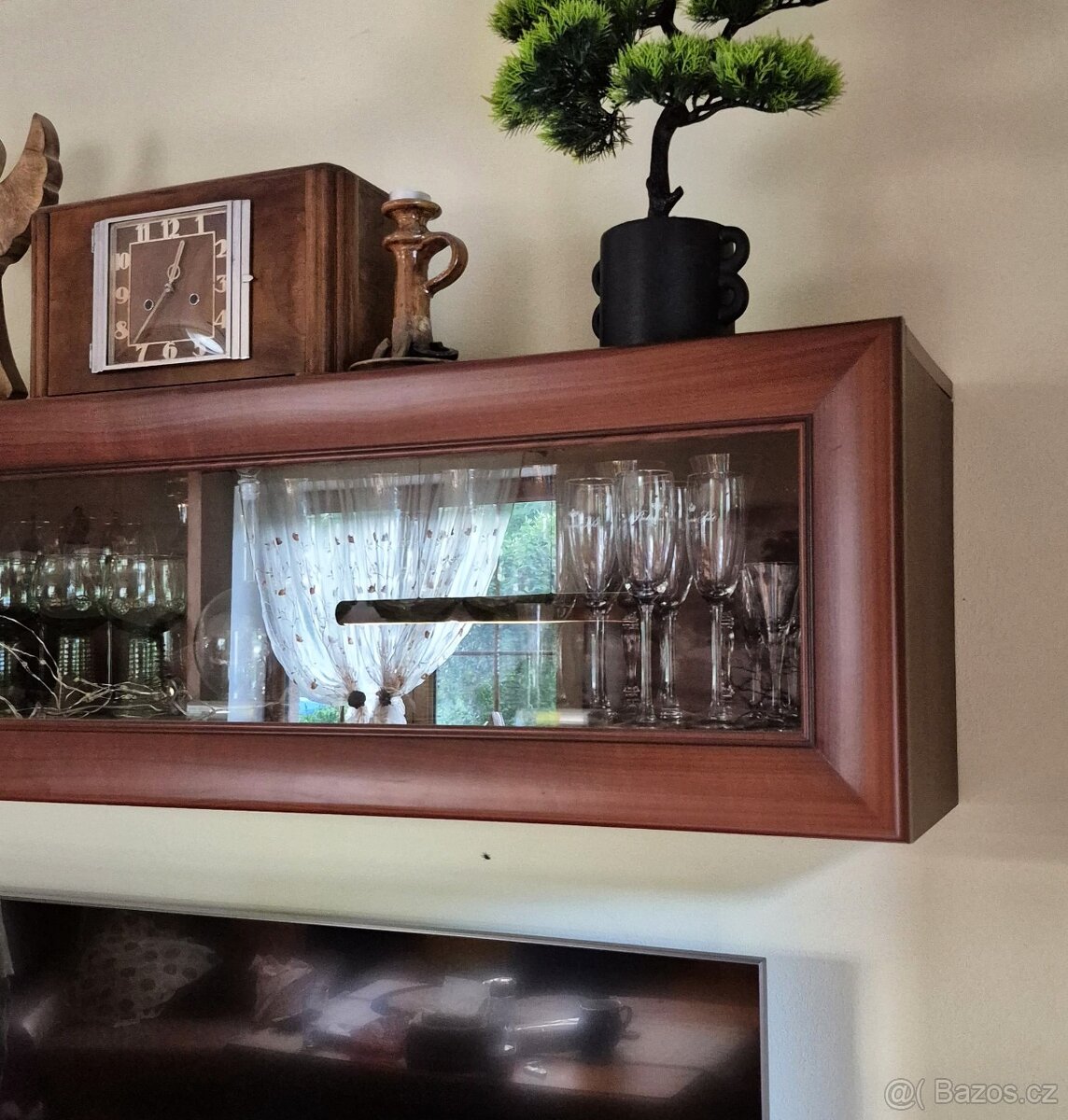 Prosklená skříňka na zeď - 3