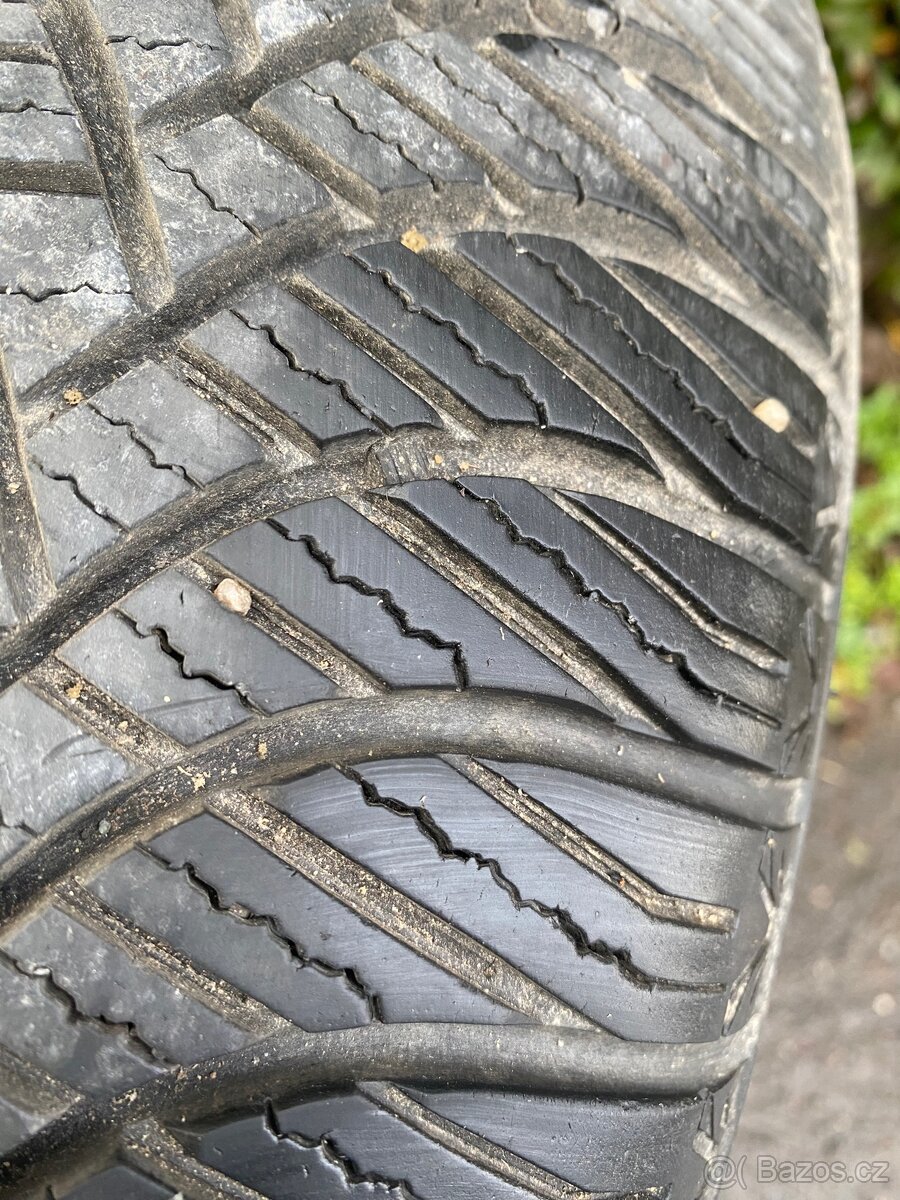 185/65 R15 92H Goodride 2x6mm dot2322 zimní - 3