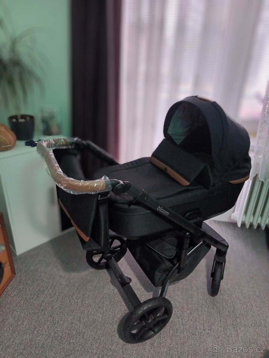 Kombinovaný kočárek Roan Bloom - 3