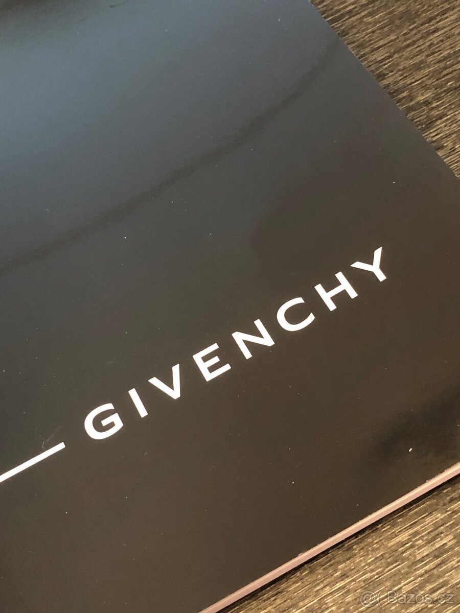 Givenchy - značkové desky s archy papírů - 3