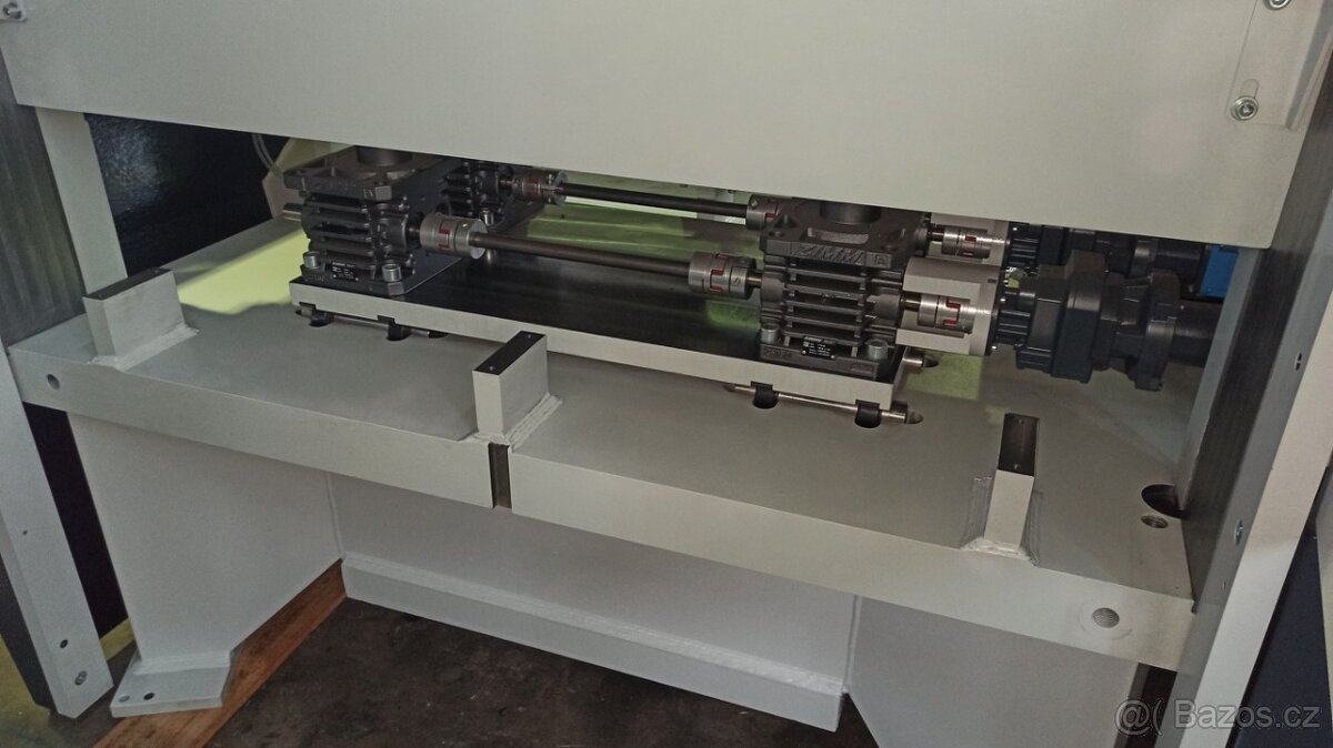 Podavač pásů a rovnačka EBU - 3