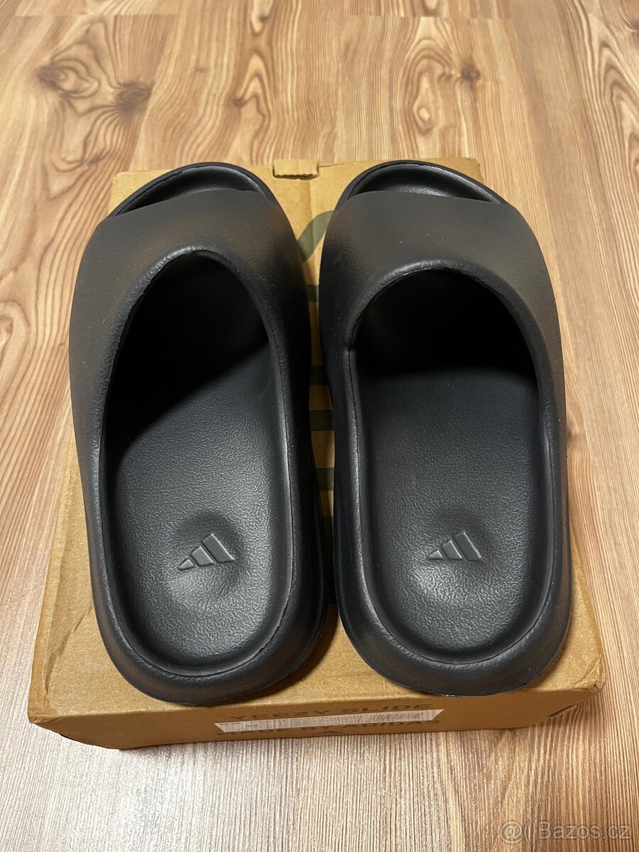 Yeezy slide - 3