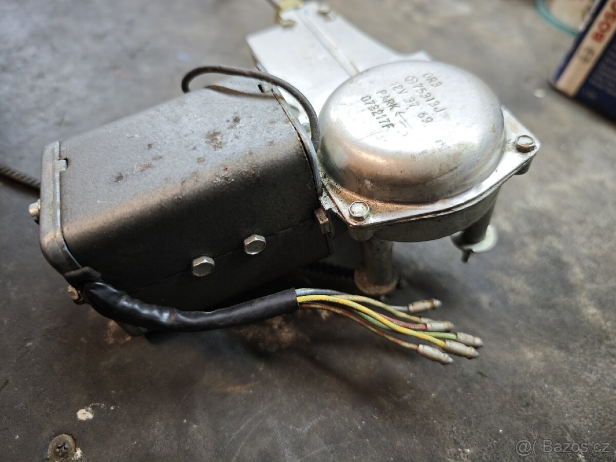 Motorek stěračů na Tatra 603 - 3