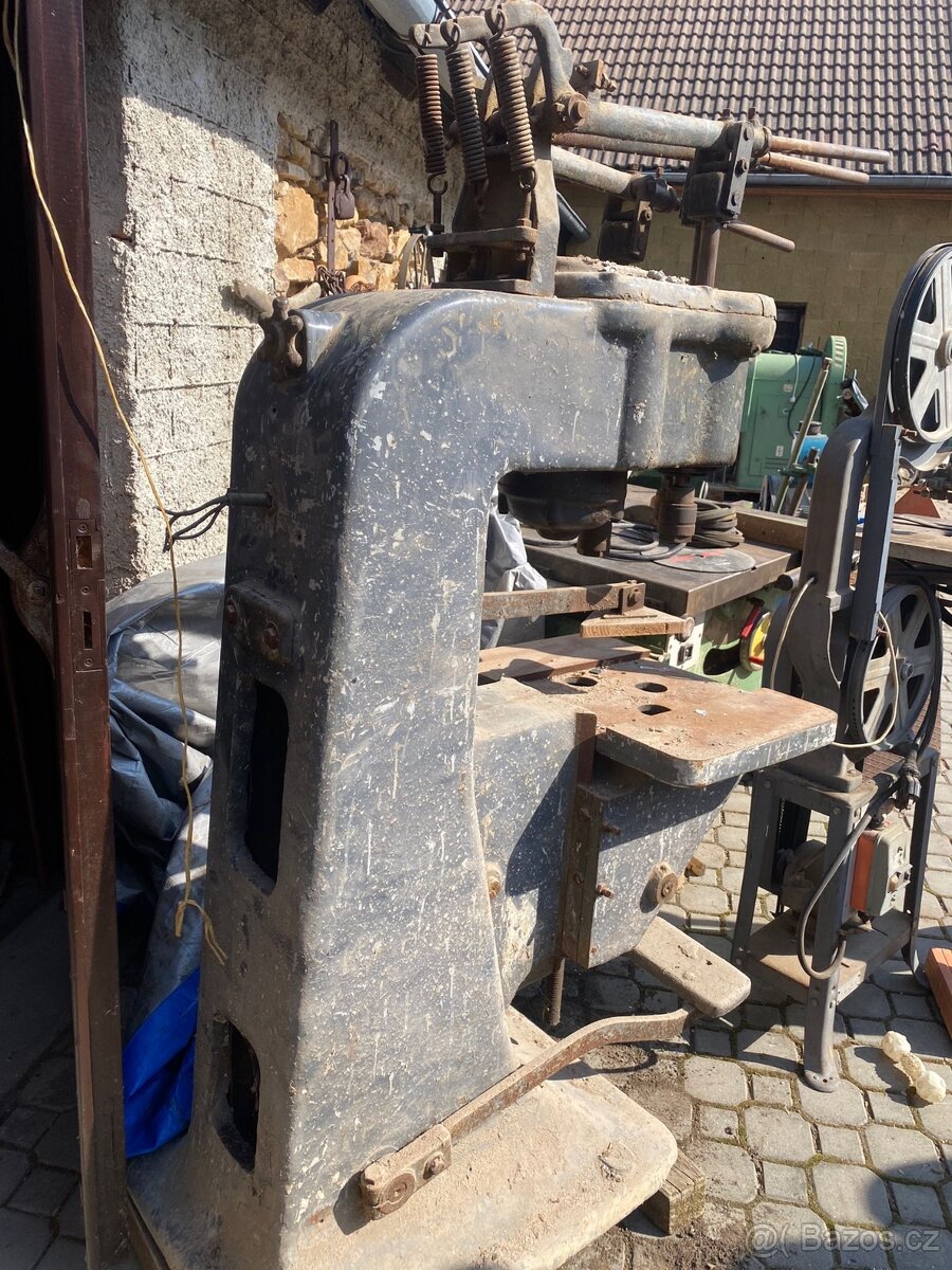 Třívřetenová stojanová vrtačka - 3
