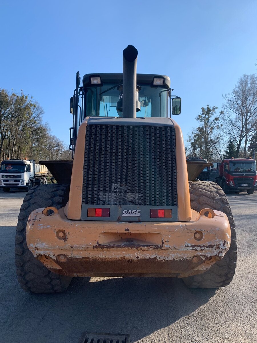 Nakladač Case 821 E - 3