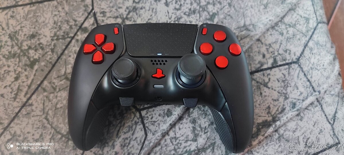 Modifikovaný Dualsense Edge - 3