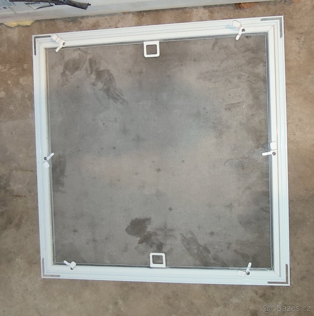 Okno 60x60 + síť - 3