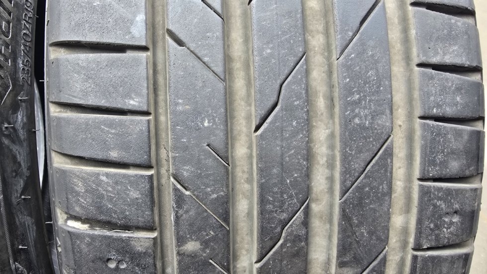 Letní pneumatiky 235/40/19 Hankook - 3