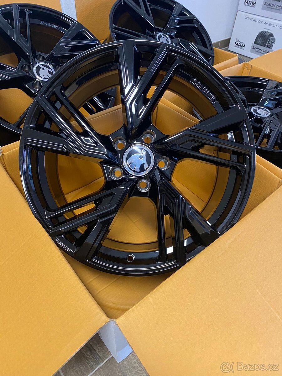 5x112 R18 MAM RS5 Black - 3