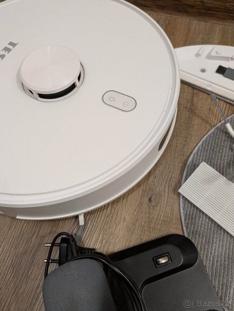 Robotický vysavač Tesla IQ700 - 3