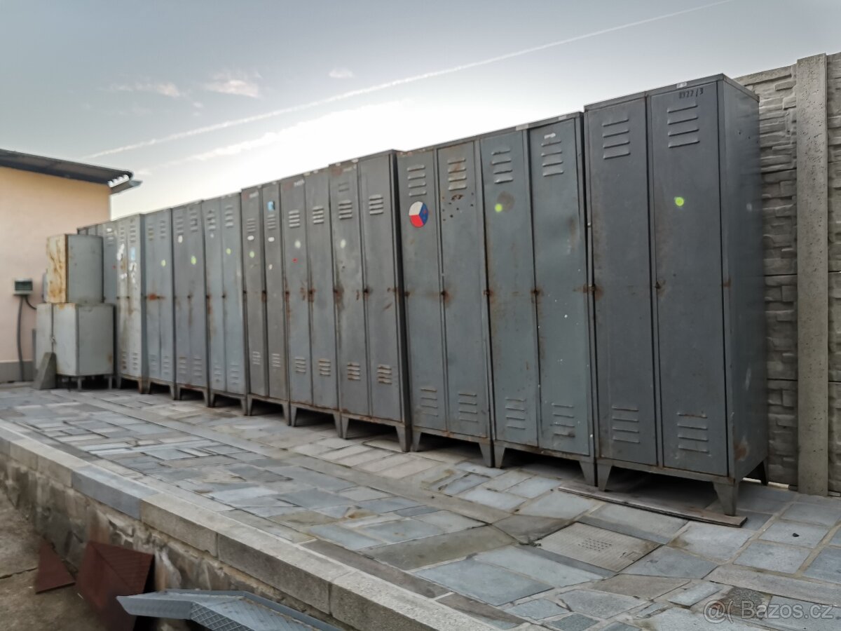 Plechové šatní skříňky - 3