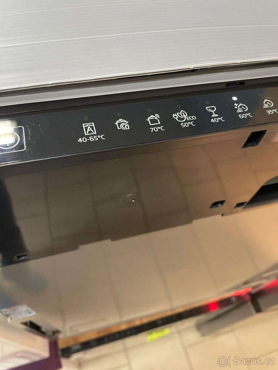 Nepoužitá myčka Beko BDIN38550C - 3