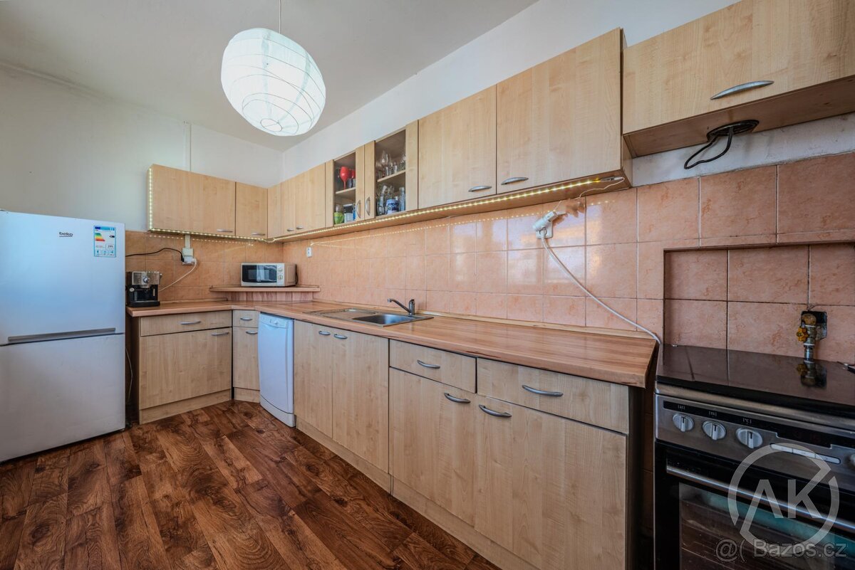 Pronájem bytu 3+1 s lodžií, ul. Jana Maluchy 73 - 3