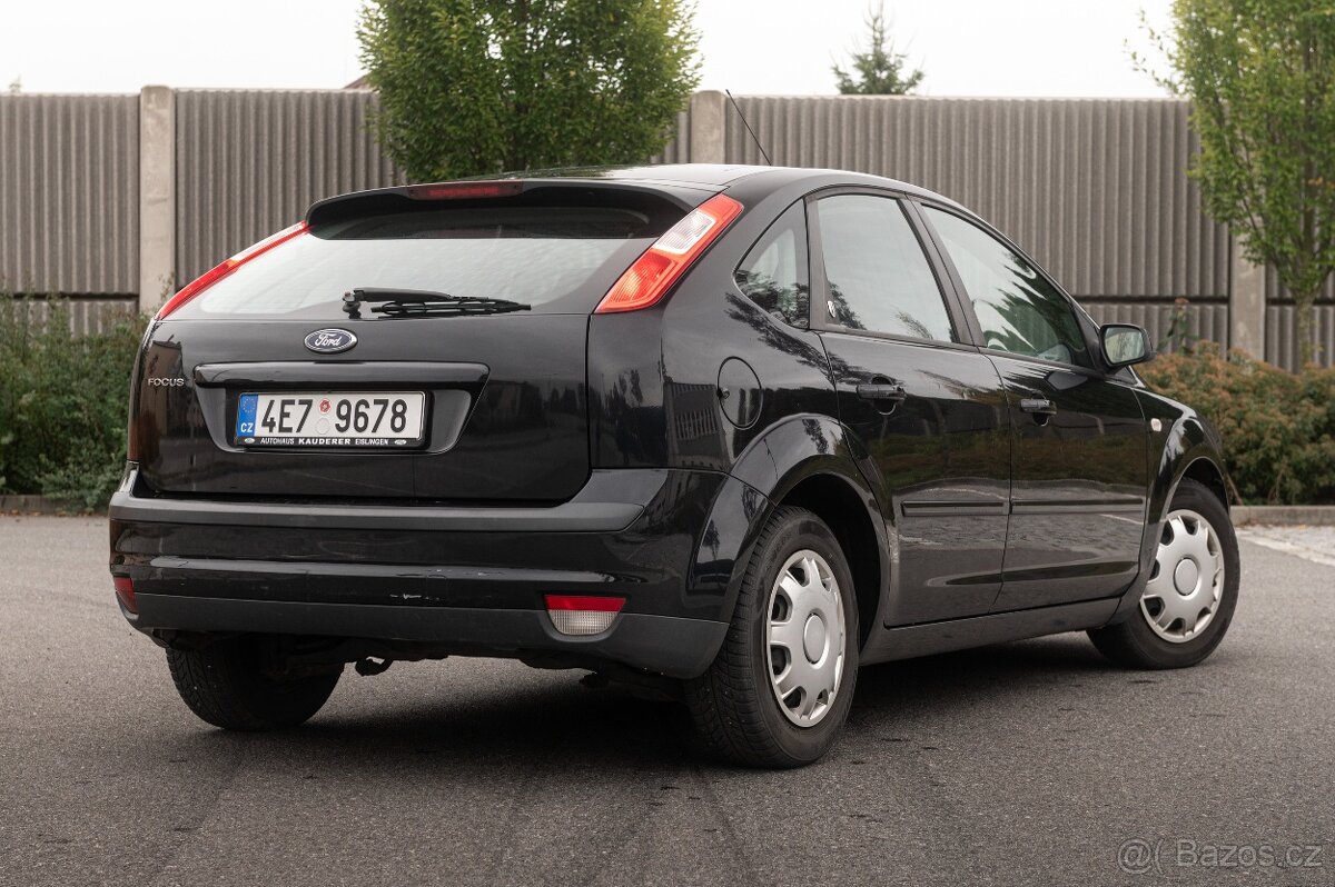 FORD FOCUS Ghia 1.6 85kw NOVÁ STK - 3