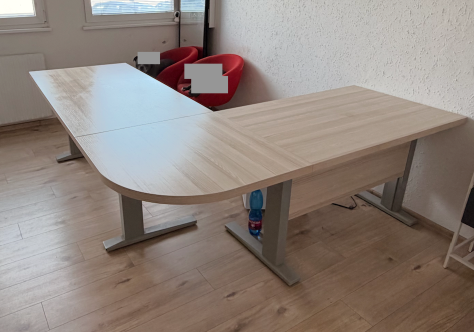 Kvalitní kancelářský stůl – světlé dřevo, masivní konstrukce - 3