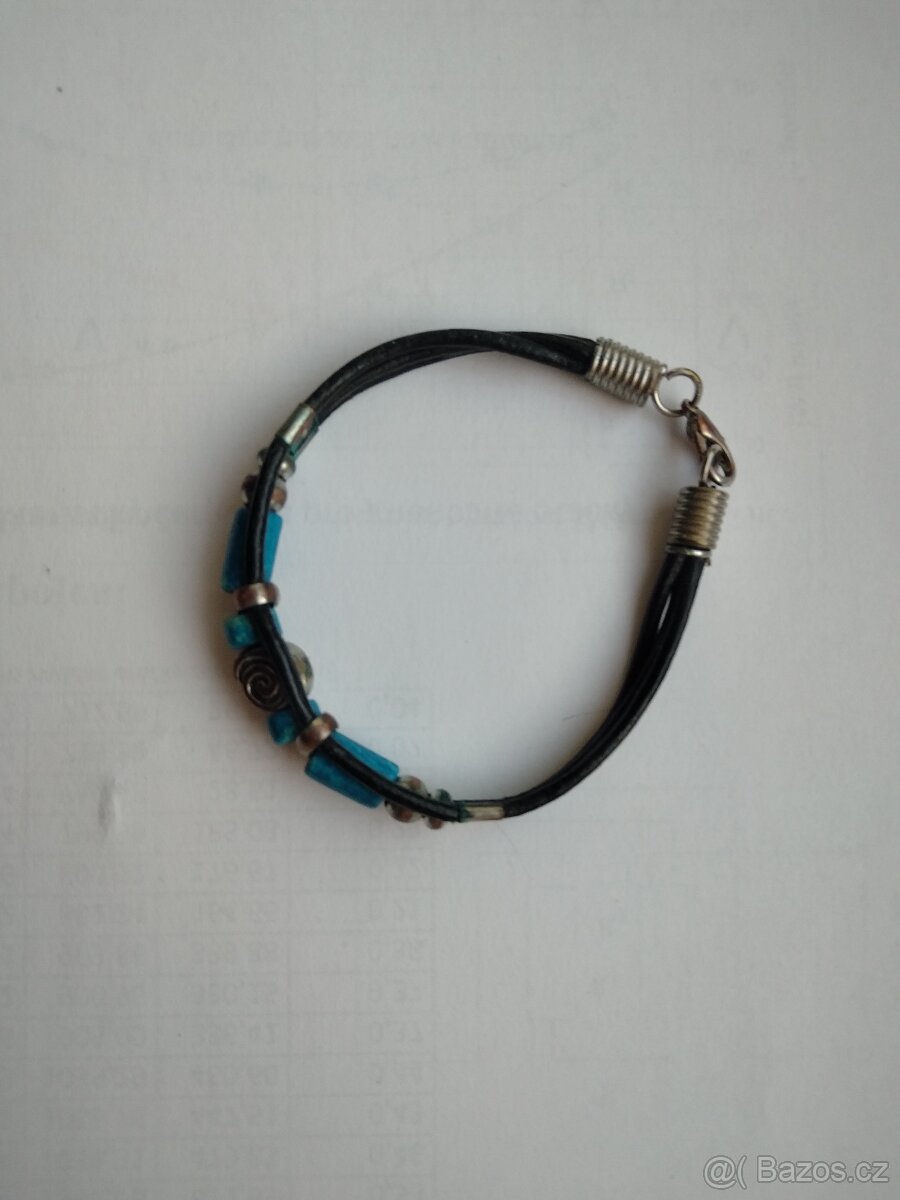 Náramky s korálky, dřevěný prstýnek - 3