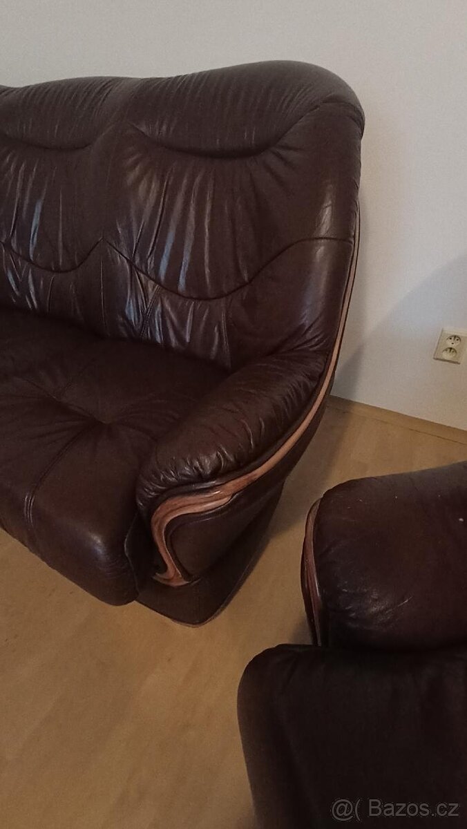 stará kožená sedačka - 3