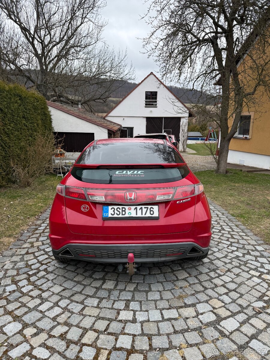Honda Civic 8g 1.8ivtec - 3