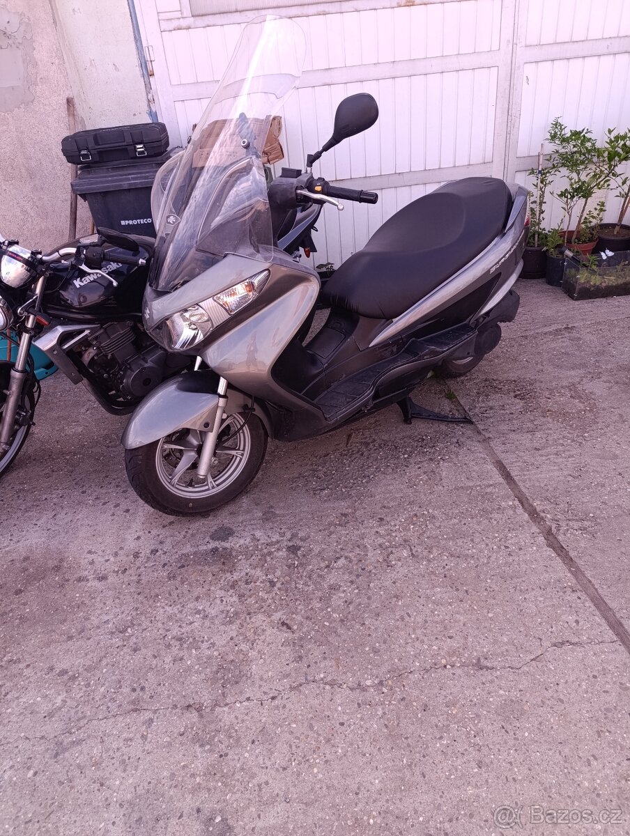 Suzuki Burgman 200 - 3
