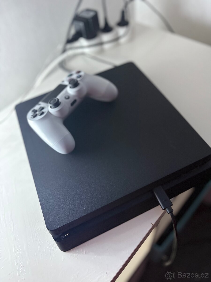 PlayStation 4 - 3