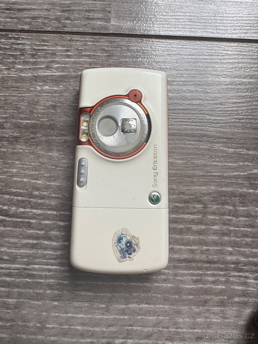 Sony Ericsson W700i Walkman - 3